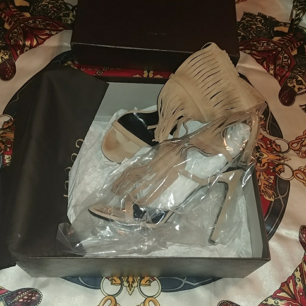 Heels - Picture 2 of 5